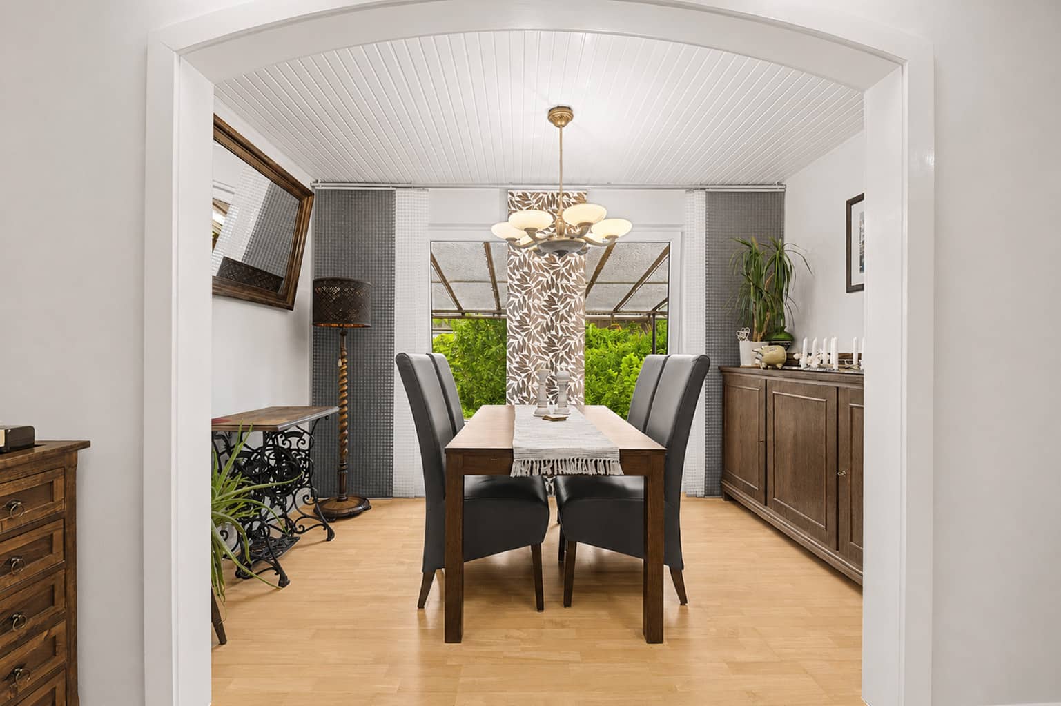Lebensqualität, die man spürt – Endreihenhaus mit Pool und privater Garten-Oase - Bild 2