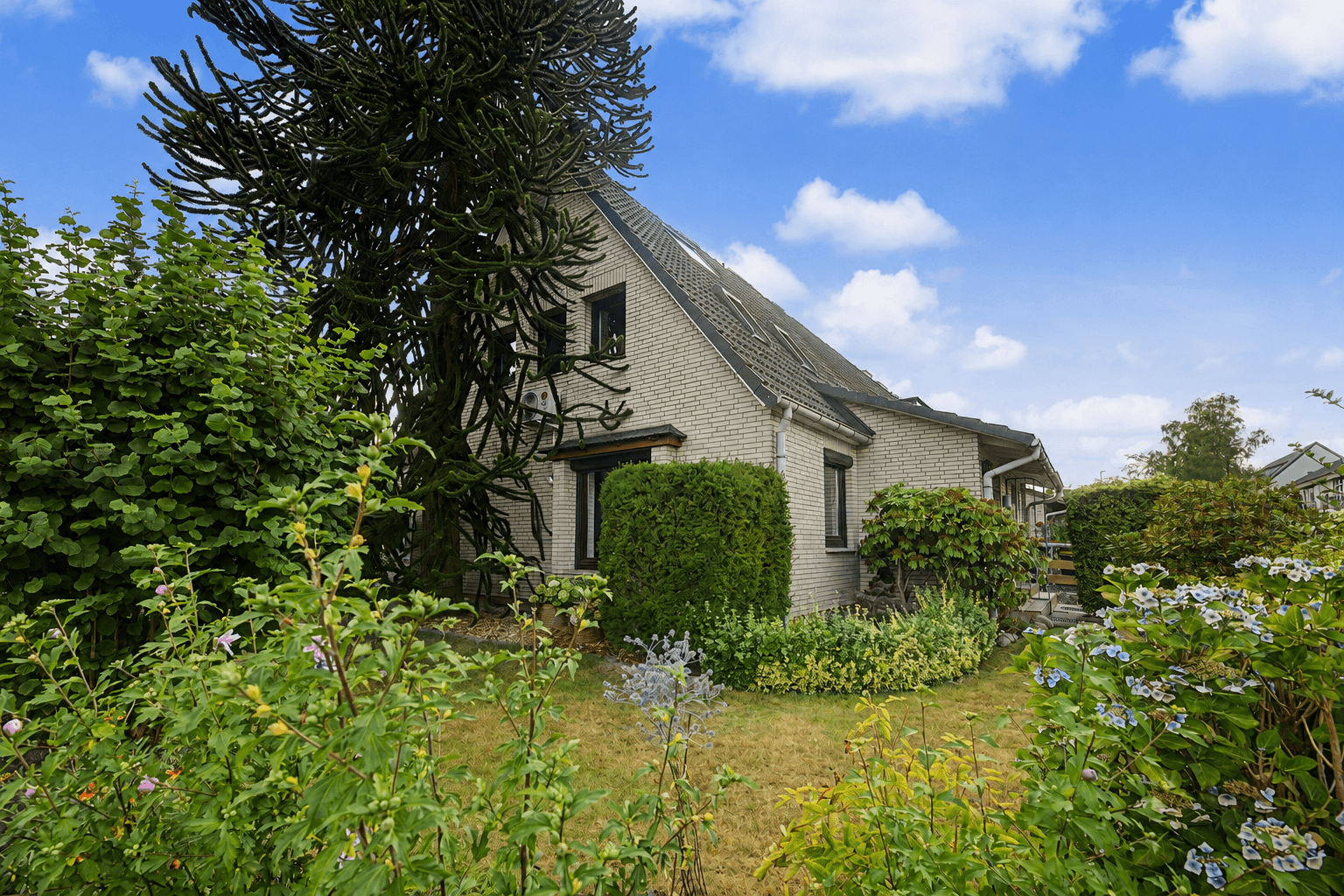 Lebensqualität, die man spürt – Endreihenhaus mit Pool und privater Garten-Oase - Bild 48
