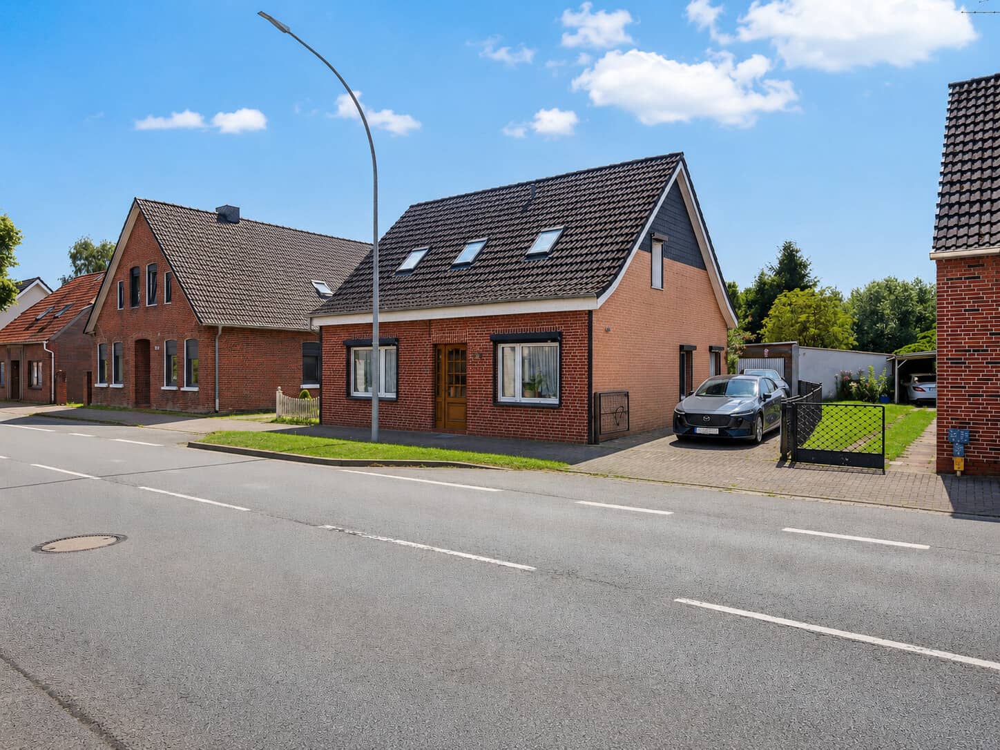 Anpacken, gestalten, verwirklichen: Haus mit 1.923 m² Grundstück in zentraler Lage - Bild 2
