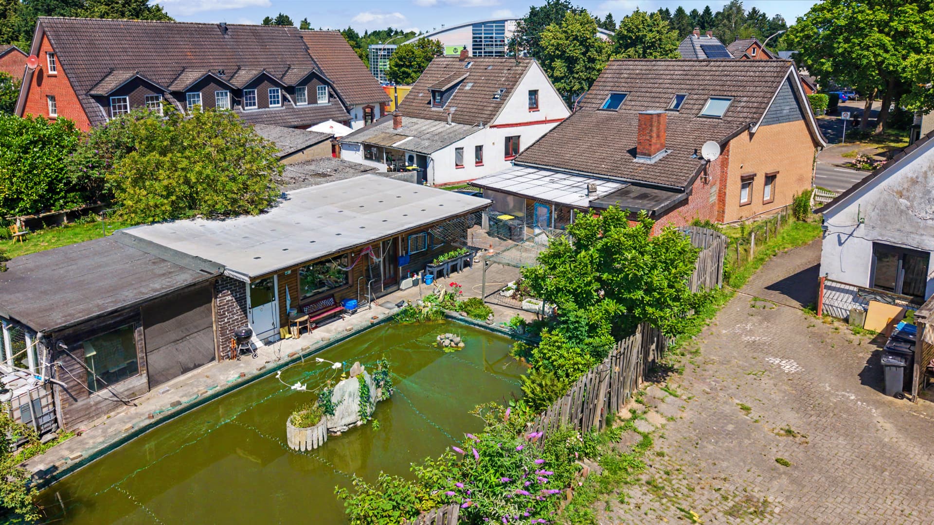 Anpacken, gestalten, verwirklichen: Haus mit 1.923 m² Grundstück in zentraler Lage